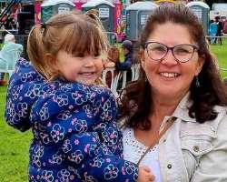The actress loves to spend time with her family and playing with her grandchildren.